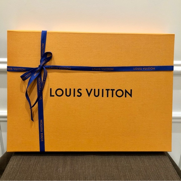 Authentic LOUIS VUITTON gift box, excellent condition - Picture 1 of 8
